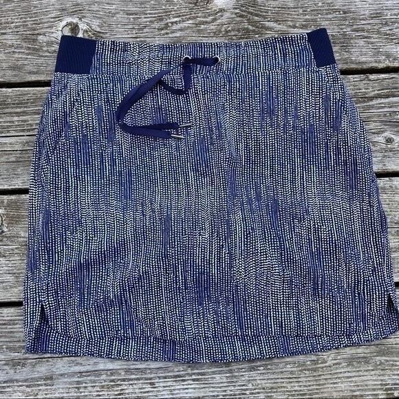 Athleta Batik Midtown Skort in Navy 2 - Picture 4 of 11